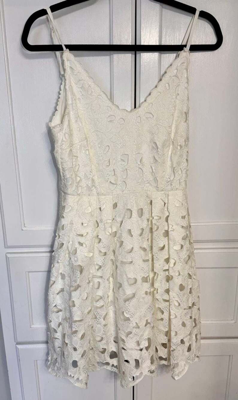 Lucy Paris White Lace Eyelet Cutout V-Neck Spaghetti strap Mini Dress Size S